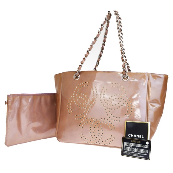 CHANEL Handbags - Chanel Patent Leather CC Chain Purse